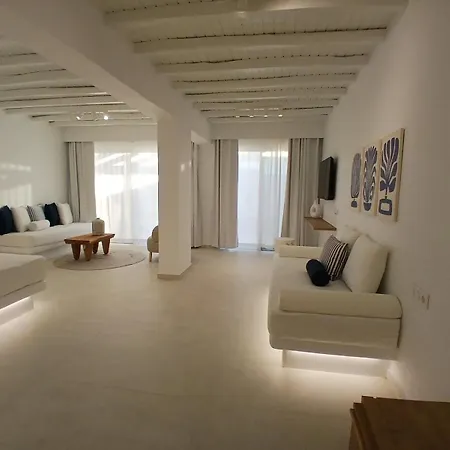 Paradisia Aparthotel 3*