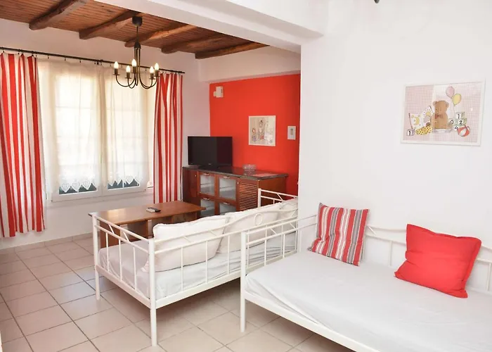 Paradisia Aparthotel 3*