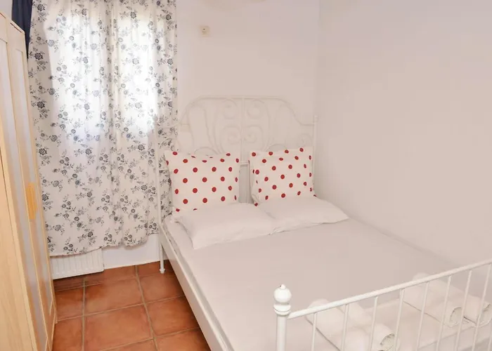 Paradisia Aparthotel 3*