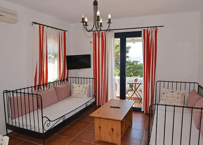 Paradisia Naxos City