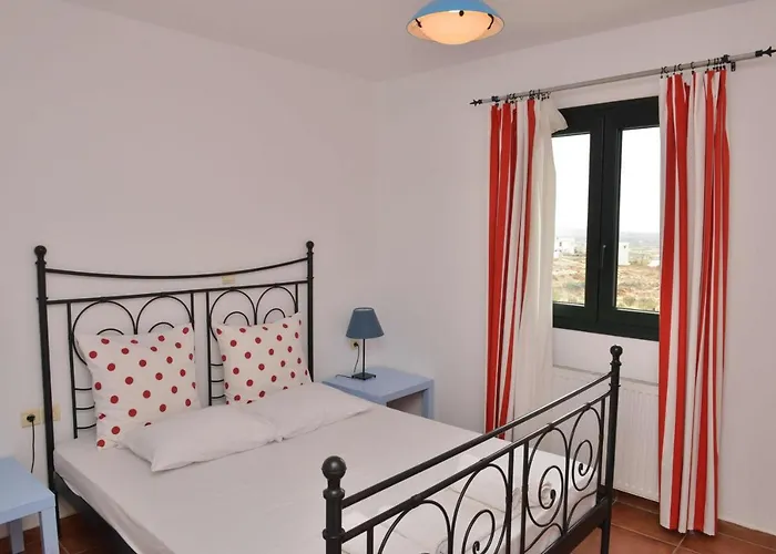 Paradisia Aparthotel 3*